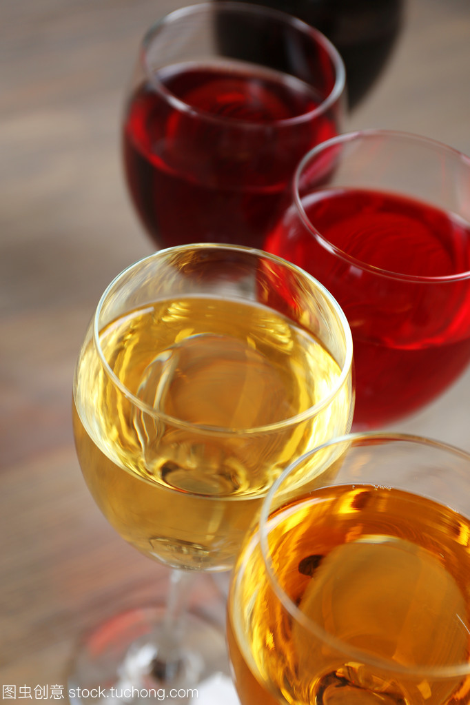 色彩之魅 葡萄酒杯、飲料與茶葉中的色彩藝術